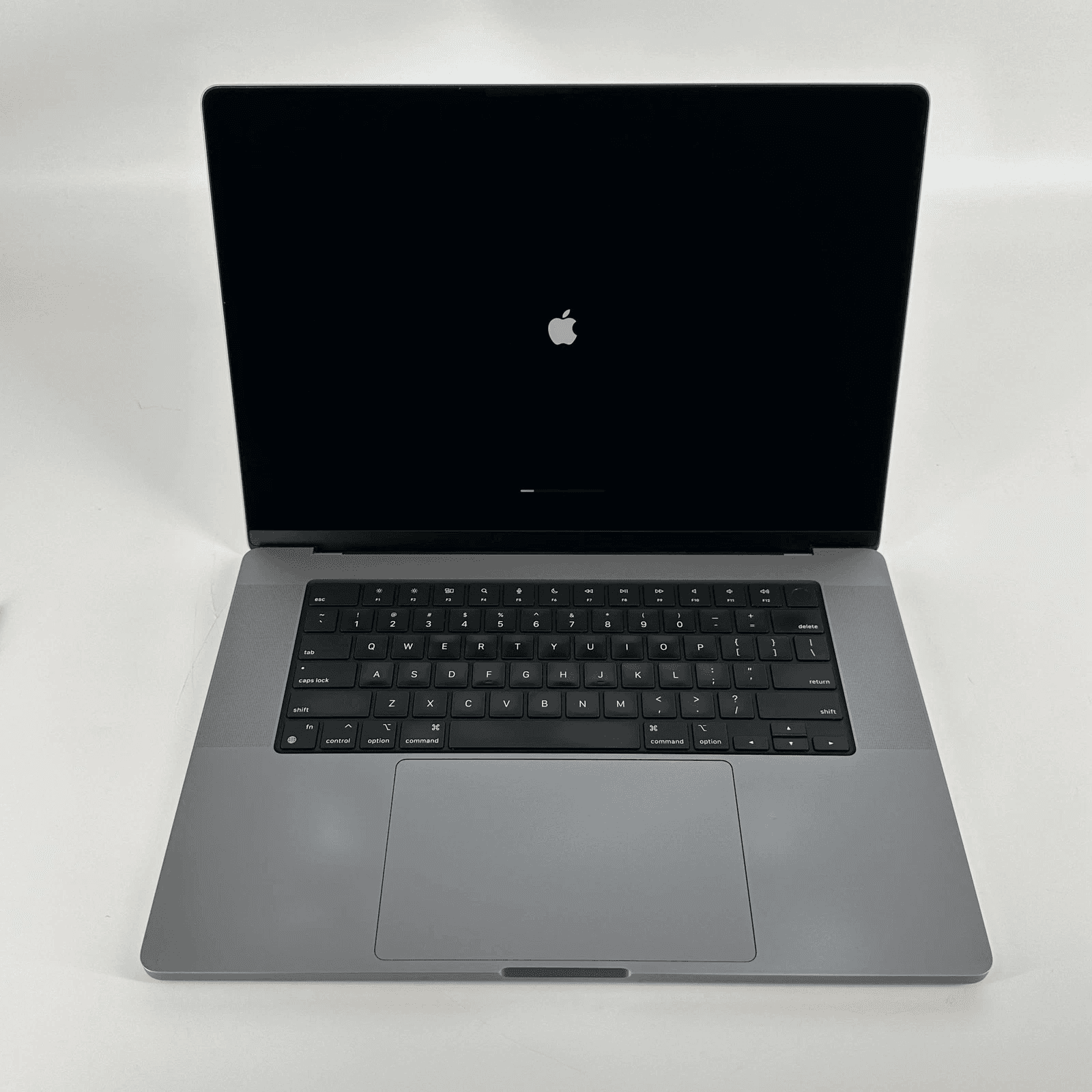 Apple MacBook M1 Pro 16" view 2